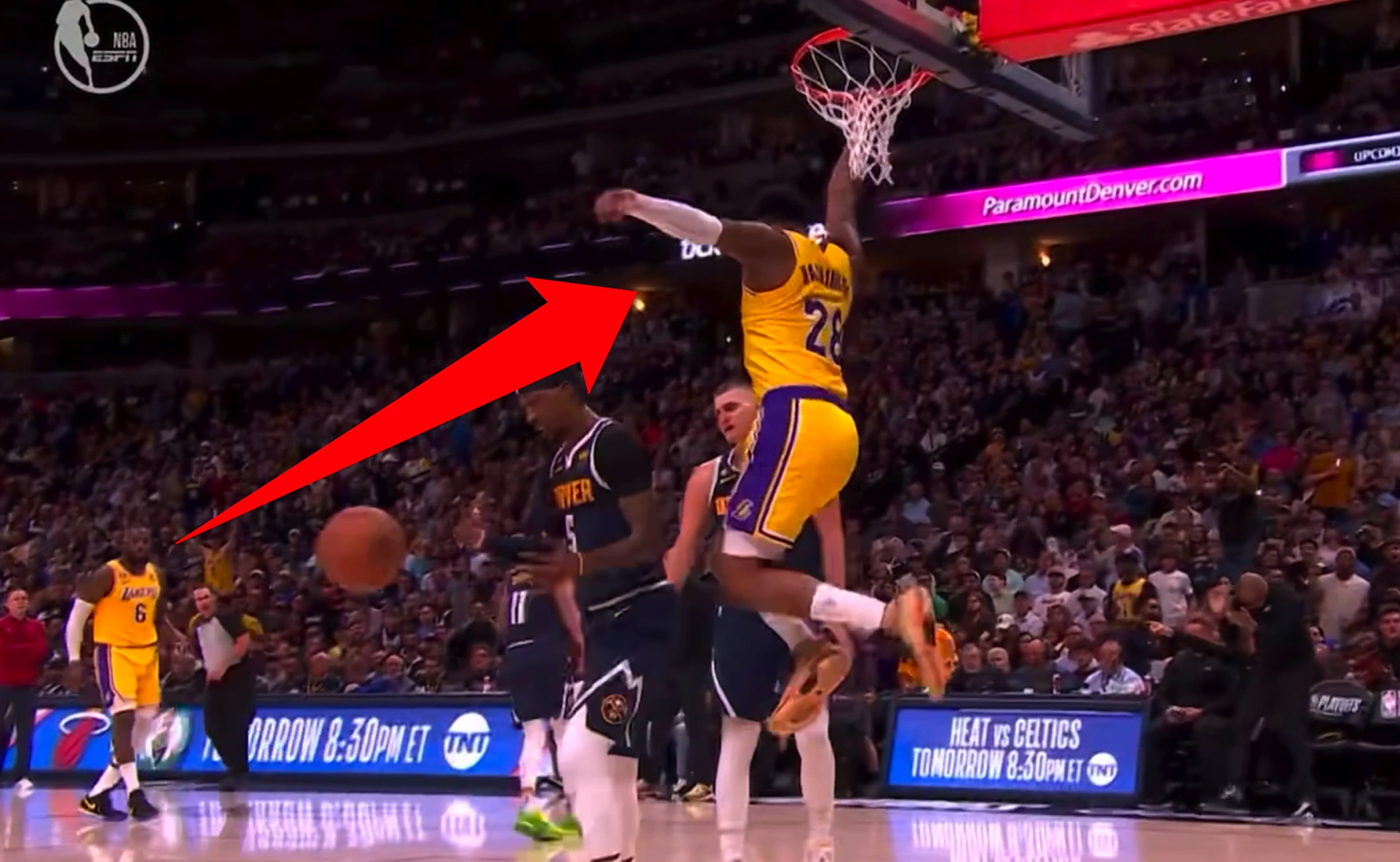 九游官方正版詹姆斯在日本队比赛中败北，持续失利引发热议！