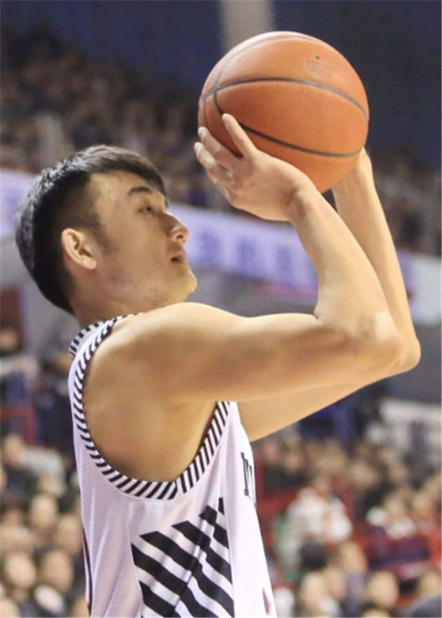 九游游戏下载嵩山山猫队失利岭东雄鲨队，排球淘汰赛上演关键失误成转折！主场山呼海啸的简单介绍